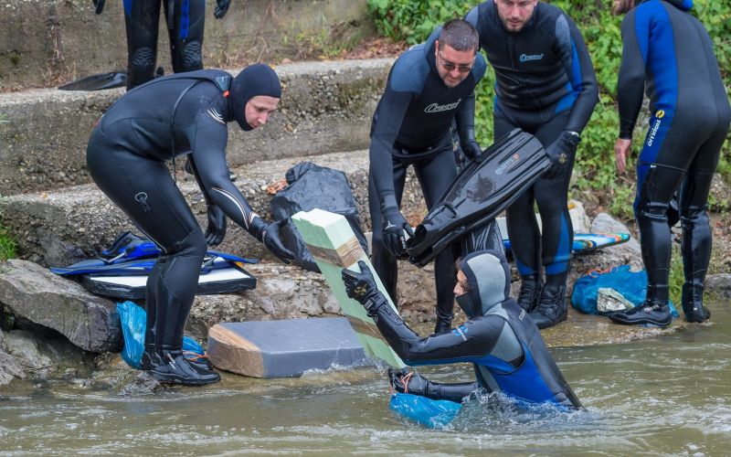 V Sparu so do sedaj pomagali očistiti že pet slovenskih rek