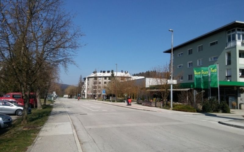 tuš, novo mesto