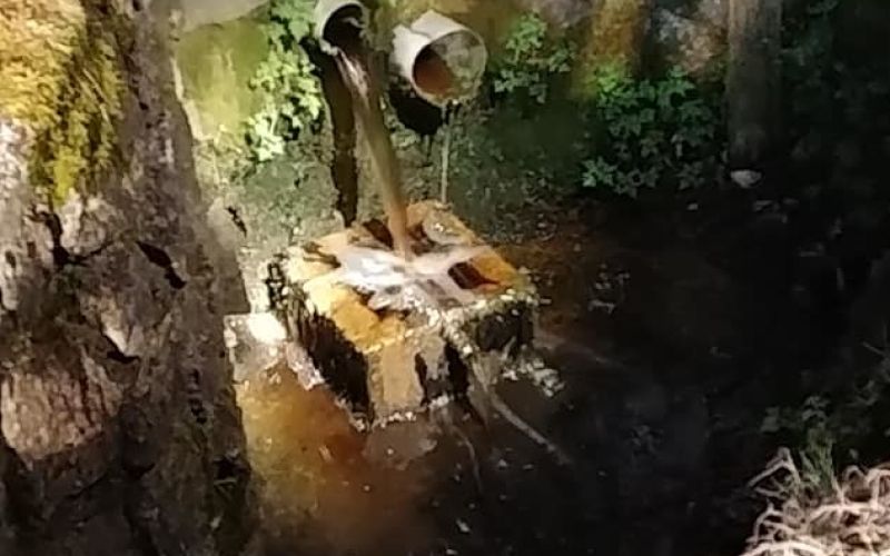 potok bikovec, izvir, onesnaženje, rjavo rdeča voda