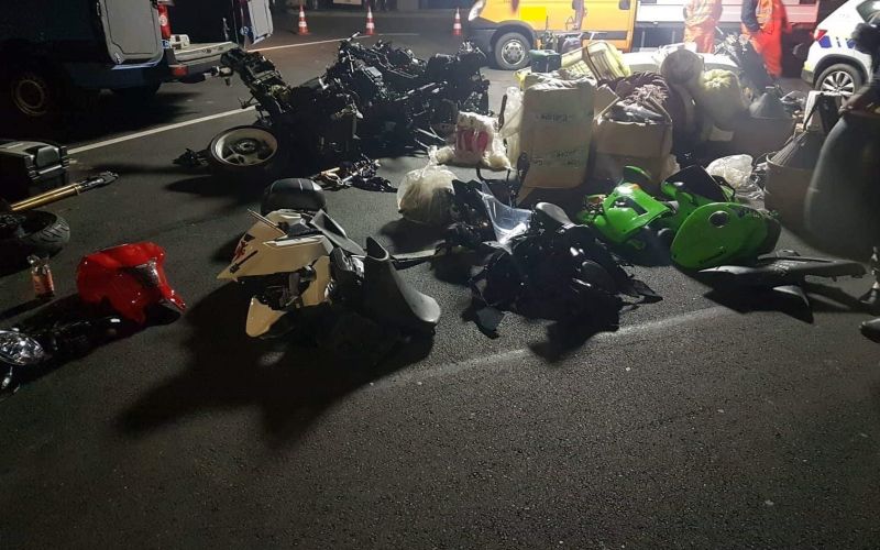 deli, razstavljeno motorno kolo, motorno kolo.jpg