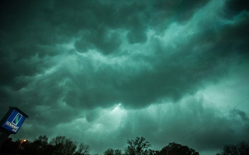 tornado, neurje, nevihtni oblaki.jpg