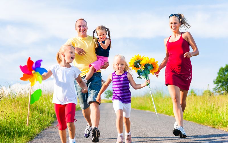 dreamstime-family-threekids.jpg
