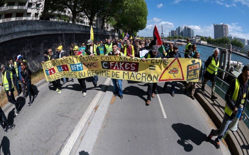 rumeni jopiči, 27.4.2019.jpg