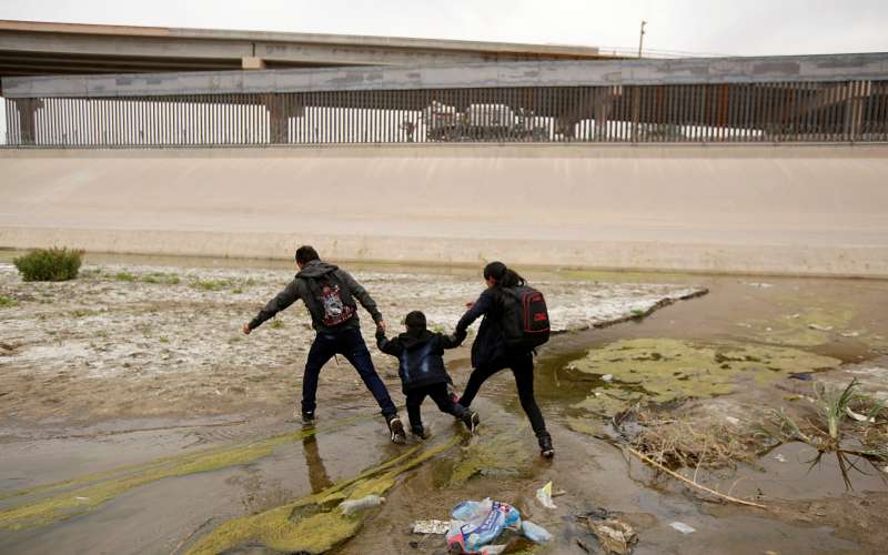 el paso migranti.jpg