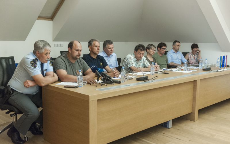 fragmat, novinarska konferenca