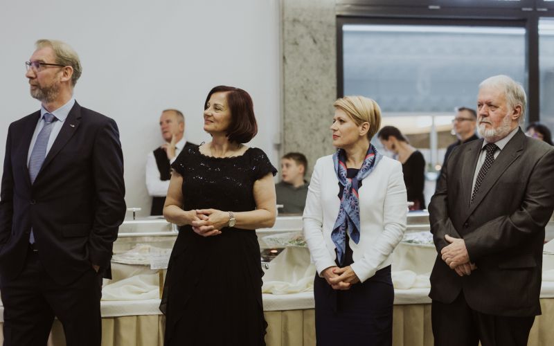 Številni so pozdravili spremembo imena podjetja