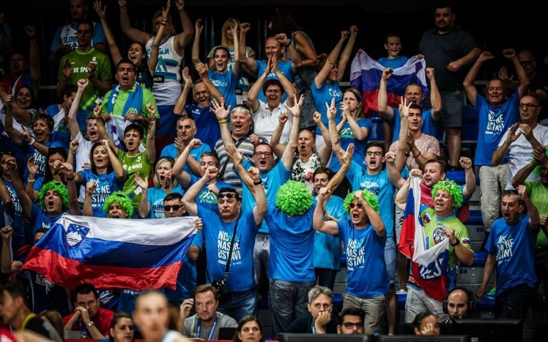 slovenija navijaci.jpg