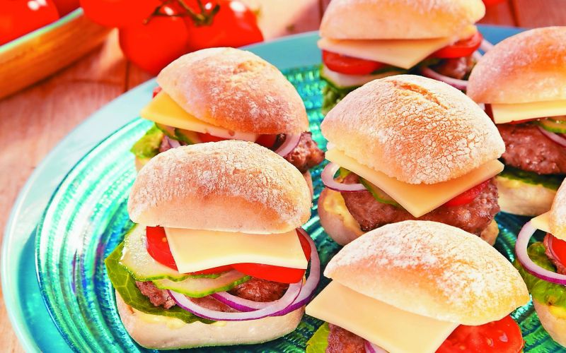k vrtna zabava mini burgerji.jpg