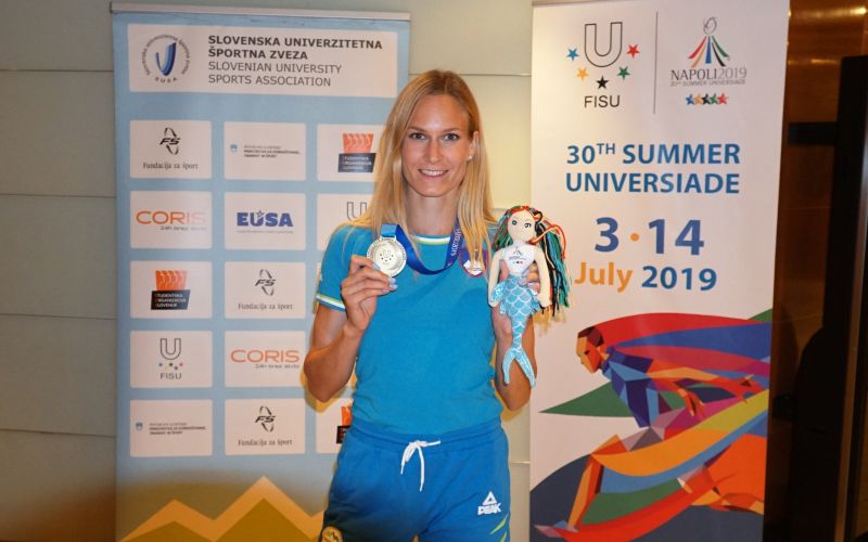 Neja-Filipič_z-medaljo_vecje.jpg