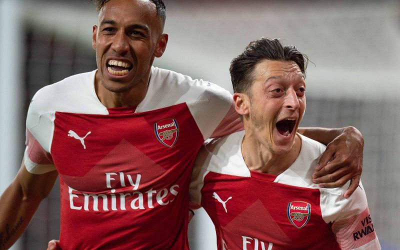 Aubameyang ozil.jpg