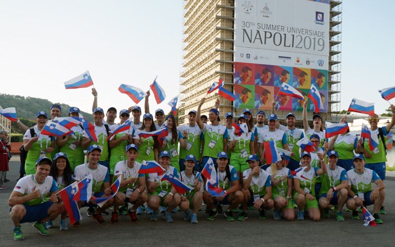 skupinska-slika-SLO-reprezentance_Napoli2019.jpg