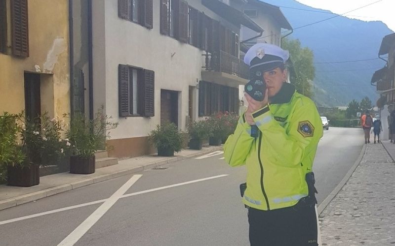 policija silhueta radar 1.jpg
