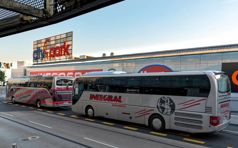 Na postajali+í¦Źu lahko na enkrat ustavita dva avtobusa.jpg
