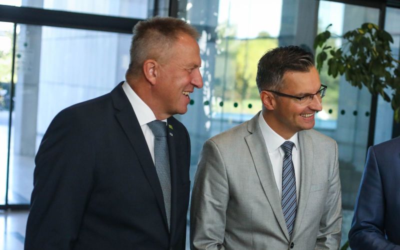 zdravko počivalšek, marjan šarec, miro cerar, kongres smc, 2019.jpg