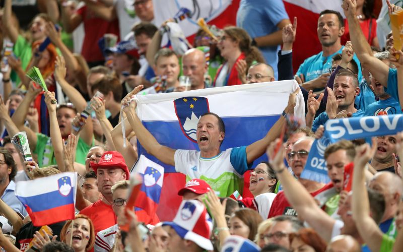 slovenija navijaci.JPG