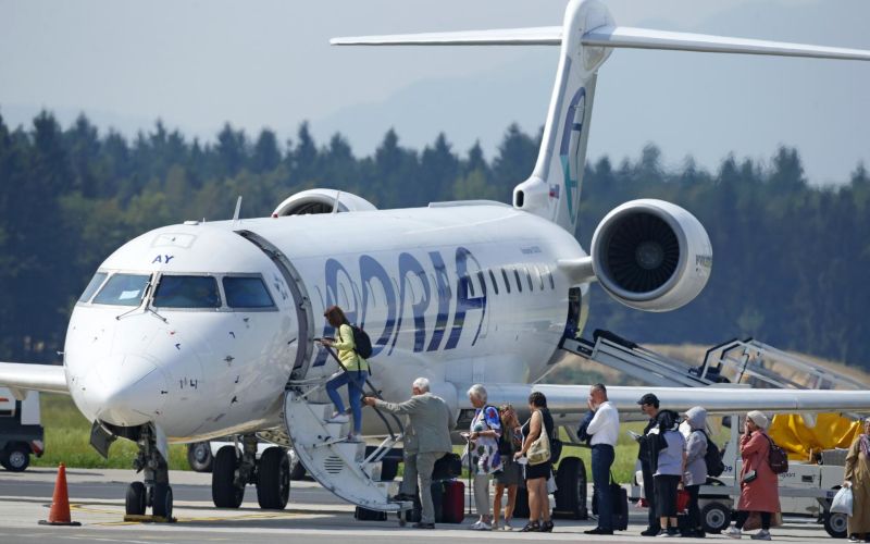 vrsta adria airways letalo potniki