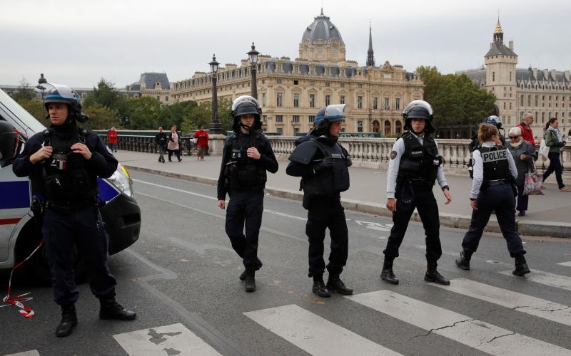 pariz, policijski prostori, napad.jpg