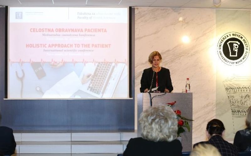 konfpom001.jpg
