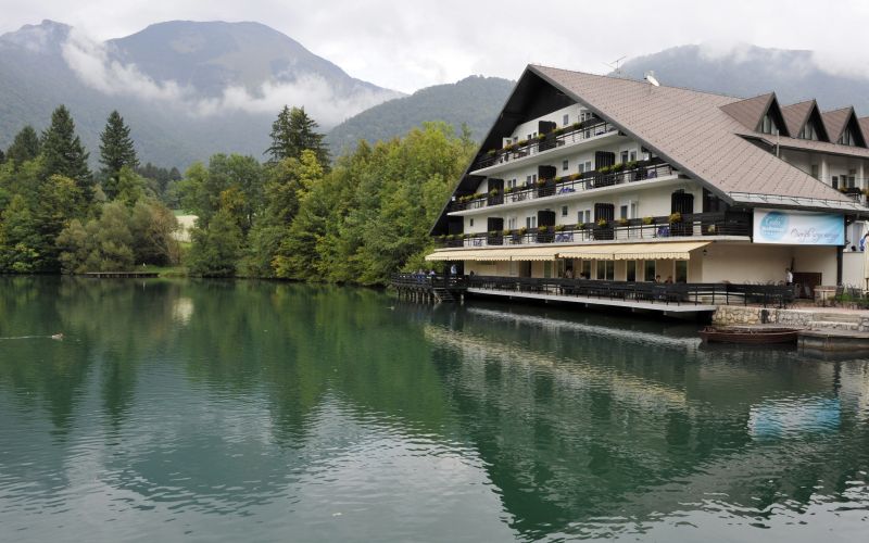 preddvor, hotel bor.jpg