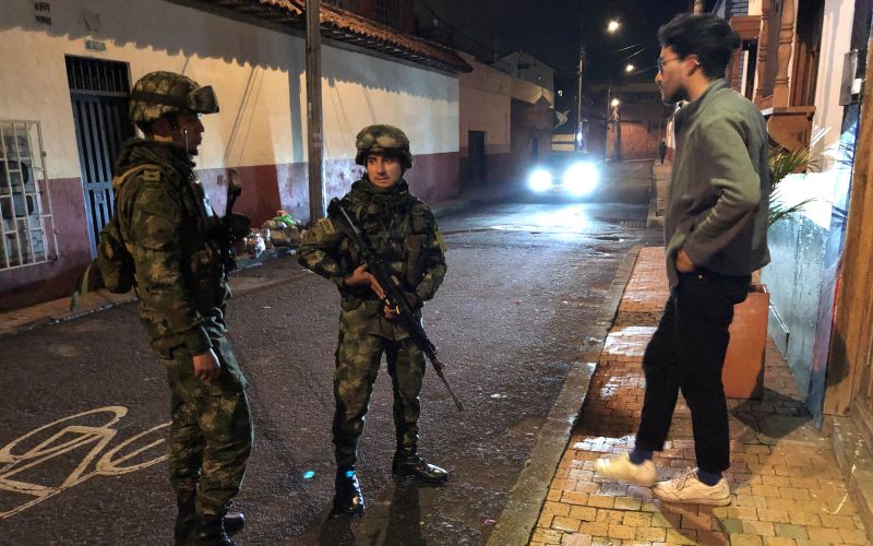 bogota, vojska, policijska ura.jpg