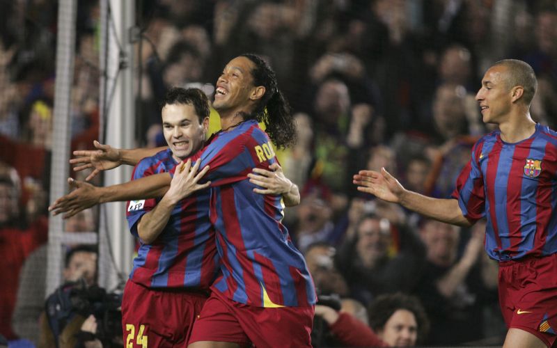 iniesta ronaldinho.jpg