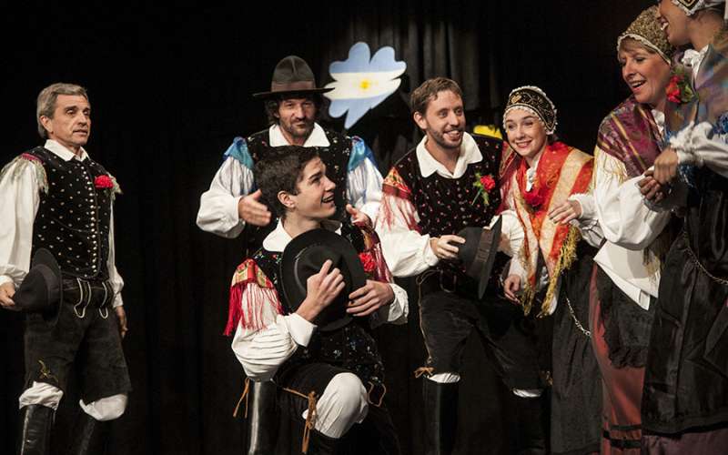 Slovenska folklorna skupina iz Argentine vabi