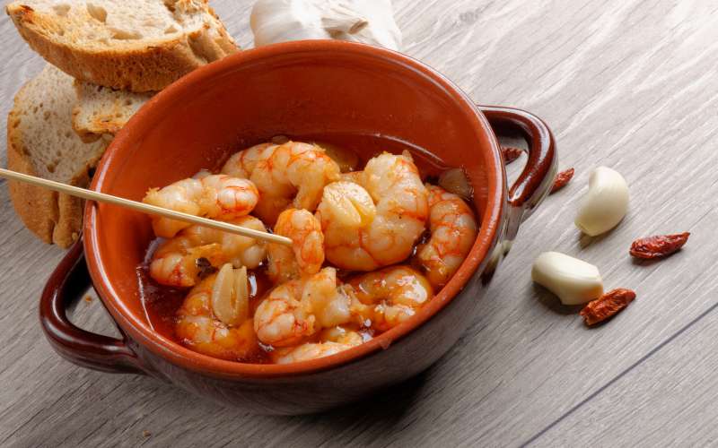 Gambas al Ajillo, škampi, česen.jpg