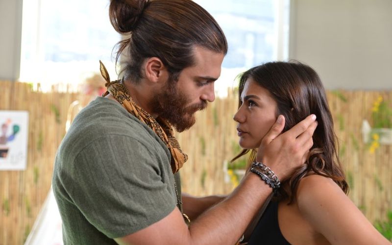 can-yaman-in-demet-özdemir