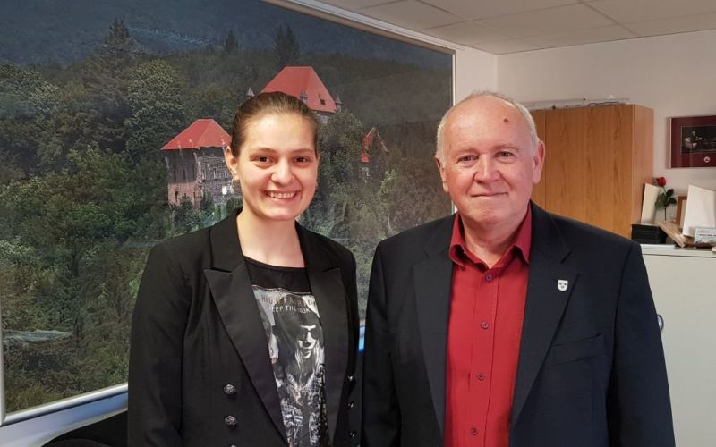 mirna___anita_koprivc_pri_zupanu__foto_lapego__2_.jpg