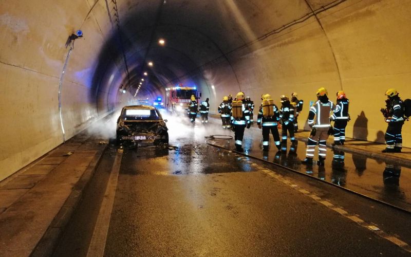 požar, ljubelj, uničen-avto