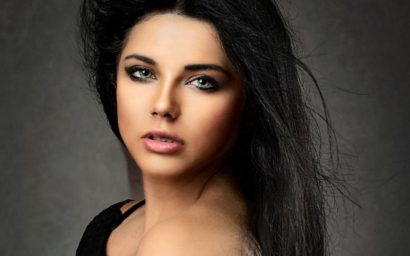 girl-3268337_1920.jpg