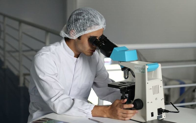 scientist-drugstore-microscope-chemistry.jpg