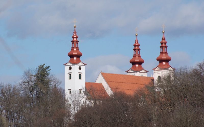 Sveta trojica, cerkev