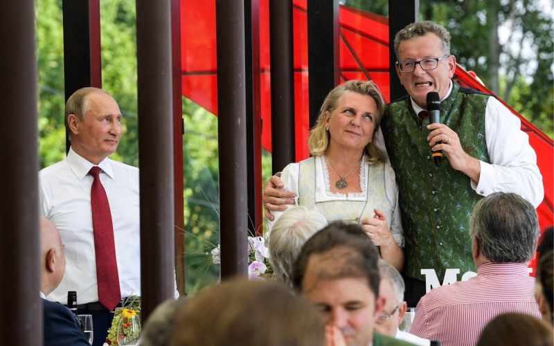 Karin Kneissl, wolfgang Meilinger, vladimir putin.jpg