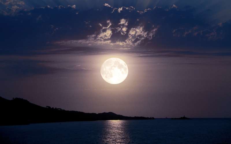 polna luna.jpg