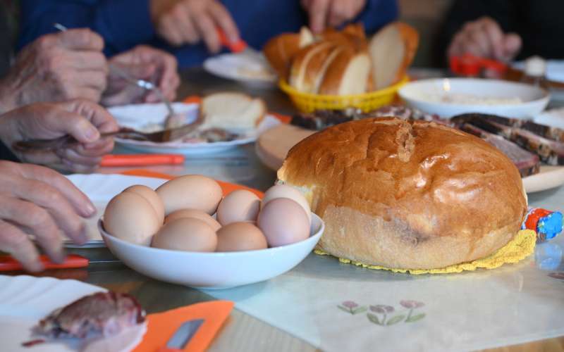 šalovci, družina-slaviček, velika-noč, velikonočni-zajtrk