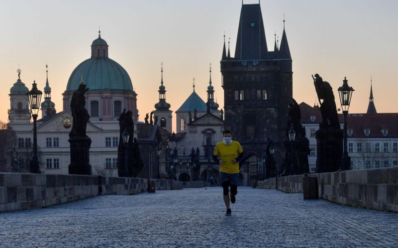 karlov most, tekač, praga.jpg