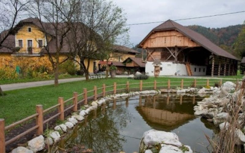 Litija domačija Paternoster.jpg