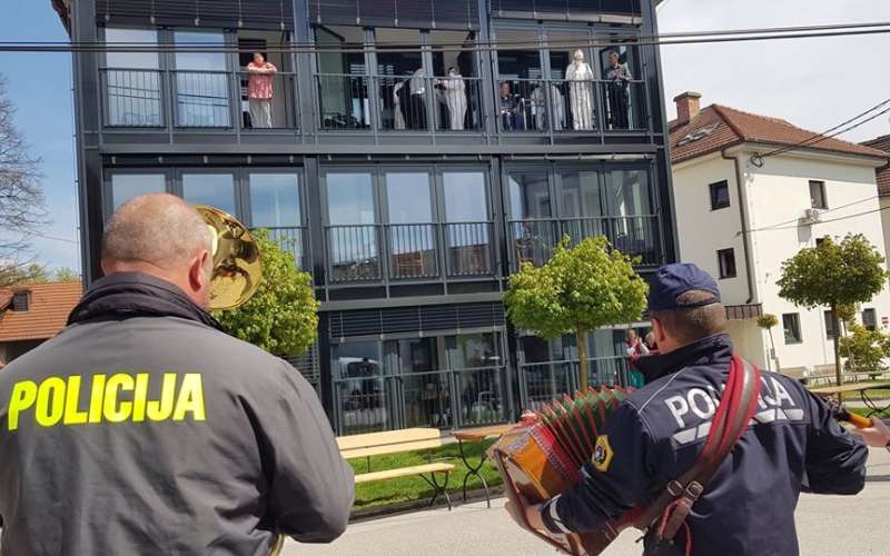 policija nastop.jpg