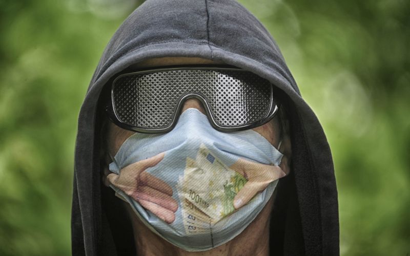 maska, denar, zaščitna maska, korupcija, airlaid.jpg