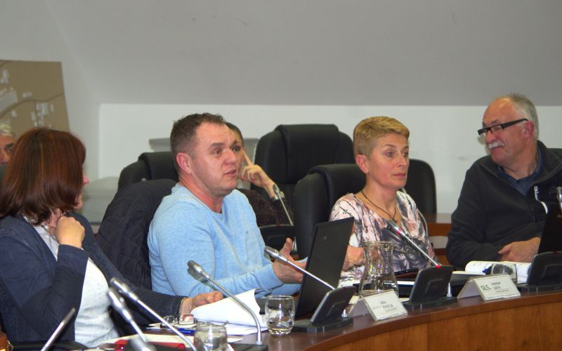 sentjenrej_tablice.jpg