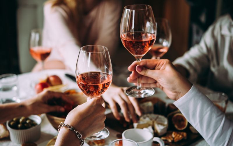 rose_vino_lifestyle.jpg