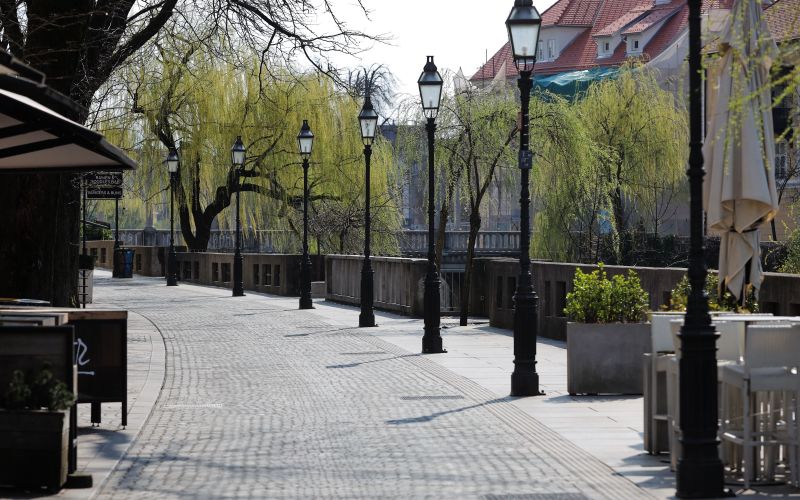 Cankarjevo nabrežje.jpg