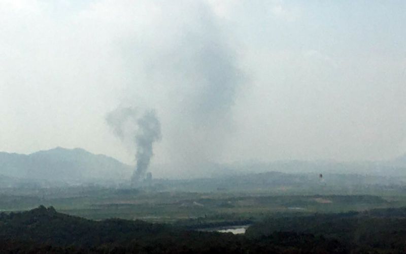 Kaesong, poslopje urada za zveze, severna koreja, južna koreja, razstrelitev