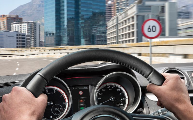 Suzuki_Swift_sistem_za_prepoznavanje_prometnih_znakov.jpg