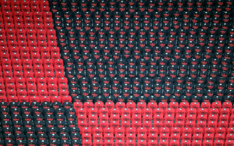 tribuna re.JPG