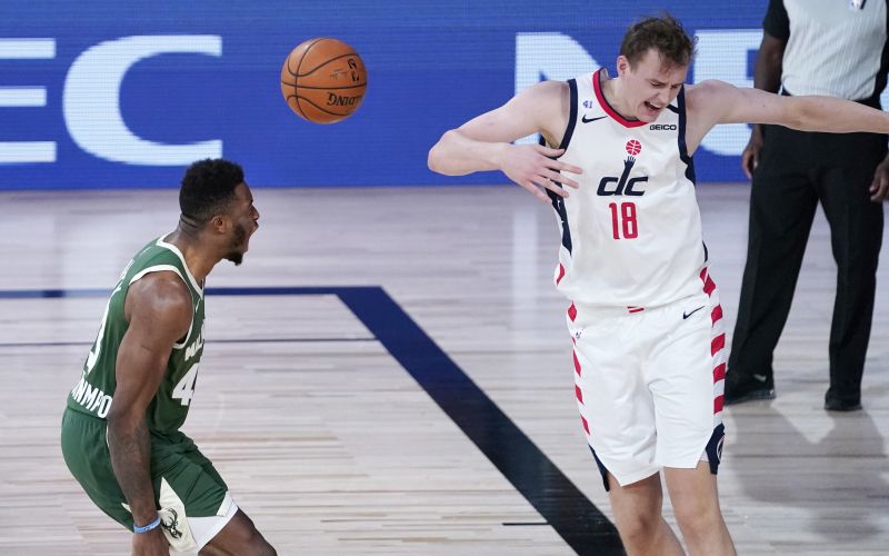 Milwaukee Bucks.JPG