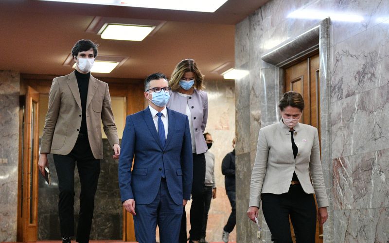 koalicija ustavnega loka, luka mesec, tanja fajon, alenka bratušek, marjan šarec