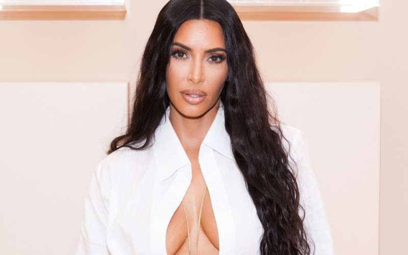 skynews-kim-kardashian-beauty_5092045.jpg
