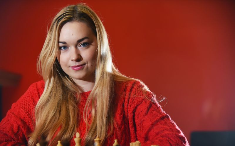 Laura Unuk.jpg